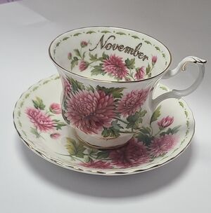 Vintage Royal Albert Chrysanthemum November Floral Bone China Tea Cup Saucer Set